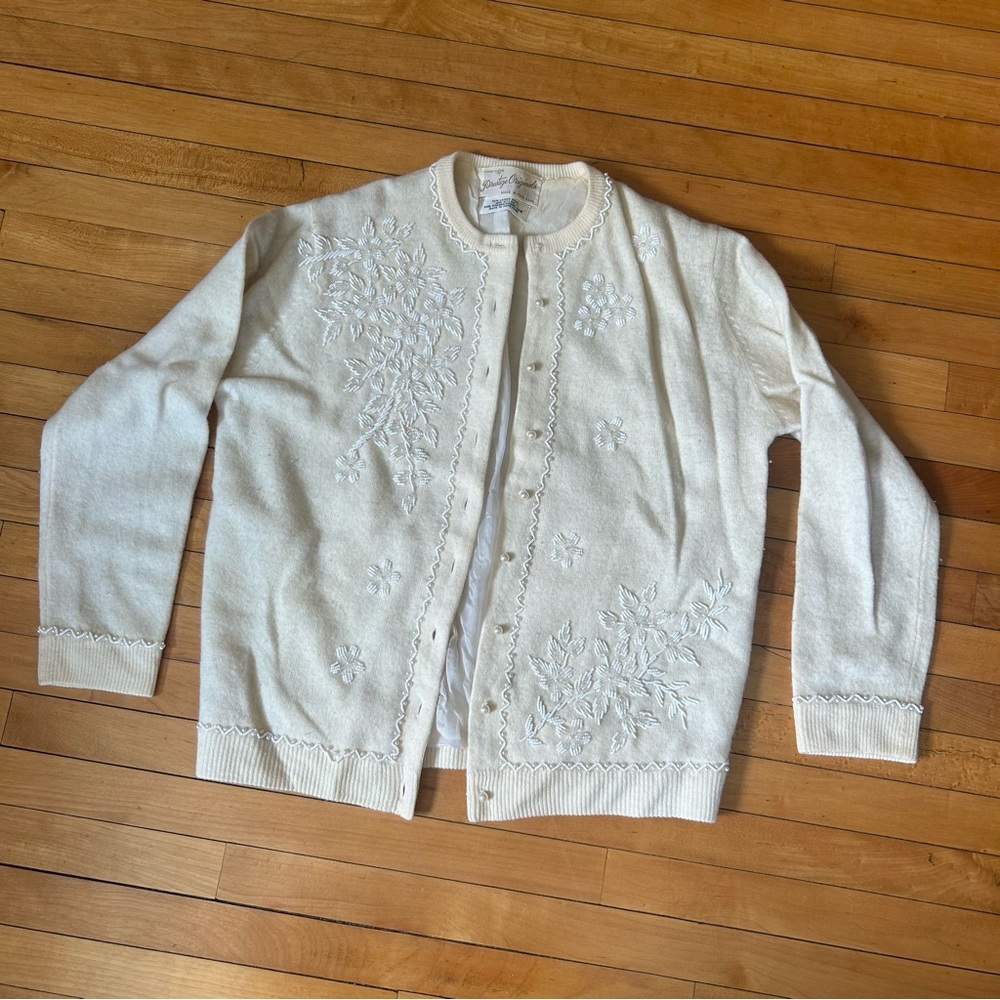 Vintage Sweater | soft yellow embroidered pearls beaded lamb’s wool | size S